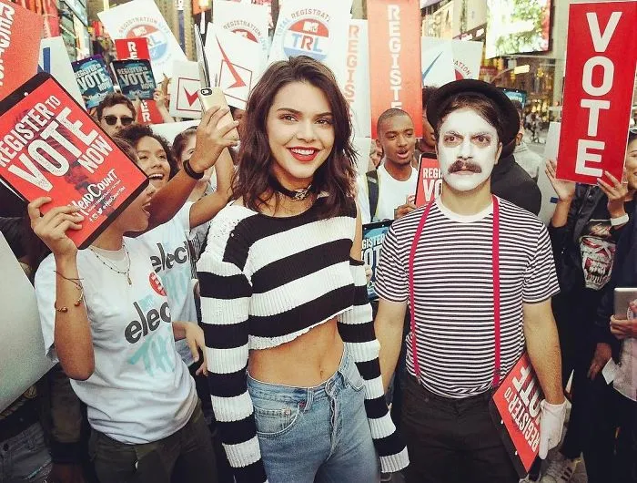 This Guy Won't Stop Photoshopping Himself Into Kendall Jenner's Photos And It Makes Them 10 Times Better