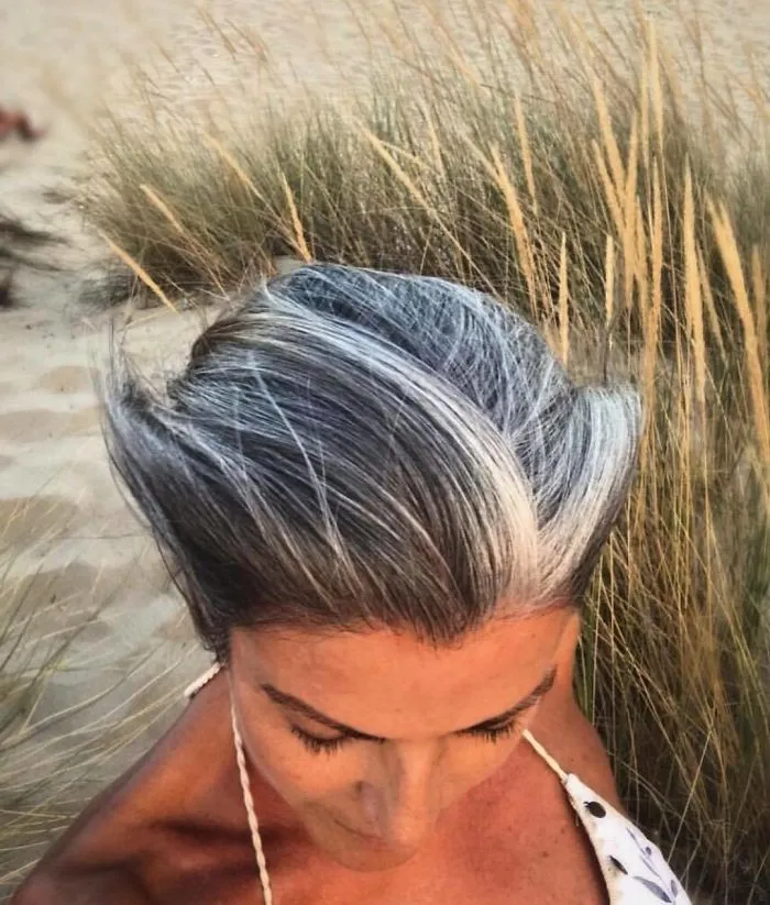 Estas 40 mujeres dejaron de teñirse el cabello, y tienen tan buen aspecto que te convencerán para hacer lo mismo
