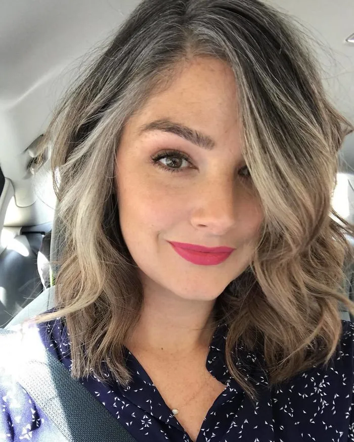 Estas 40 mujeres dejaron de teñirse el cabello, y tienen tan buen aspecto que te convencerán para hacer lo mismo