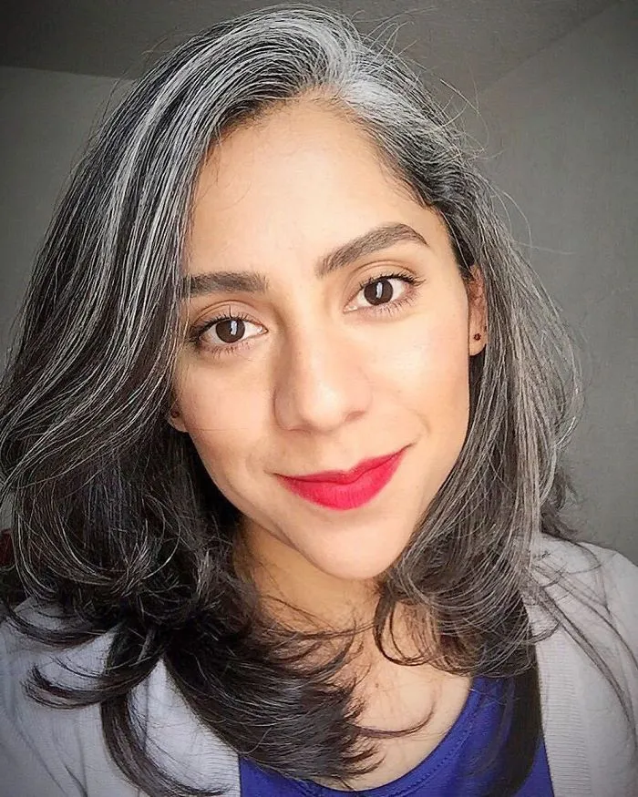Estas 40 mujeres dejaron de teñirse el cabello, y tienen tan buen aspecto que te convencerán para hacer lo mismo
