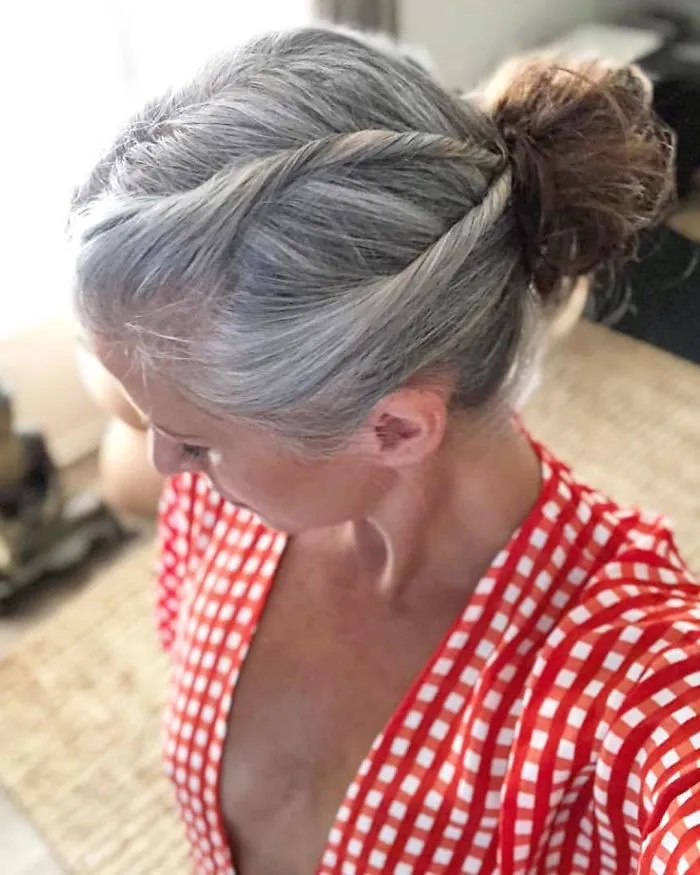 Estas 40 mujeres dejaron de teñirse el cabello, y tienen tan buen aspecto que te convencerán para hacer lo mismo