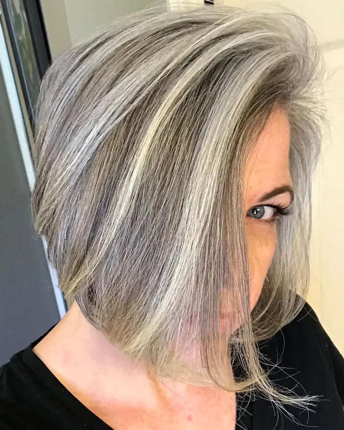 Estas 40 mujeres dejaron de teñirse el cabello, y tienen tan buen aspecto que te convencerán para hacer lo mismo