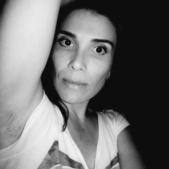 40 Mujeres que eligieron no depilarse por "Januhairy" y comparten fotos de sus progresos