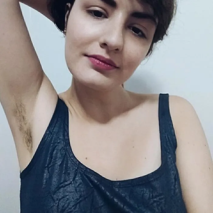 40 Mujeres que eligieron no depilarse por "Januhairy" y comparten fotos de sus progresos