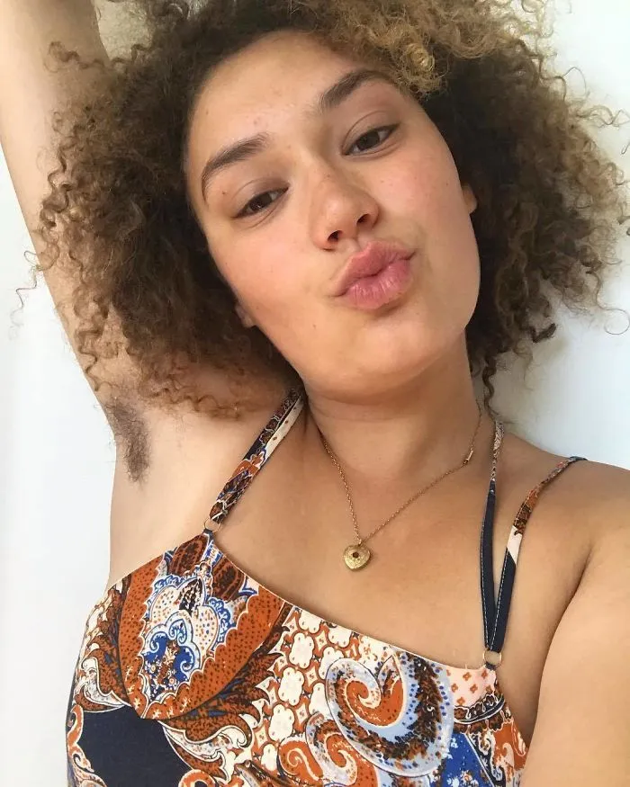 40 Mujeres que eligieron no depilarse por "Januhairy" y comparten fotos de sus progresos