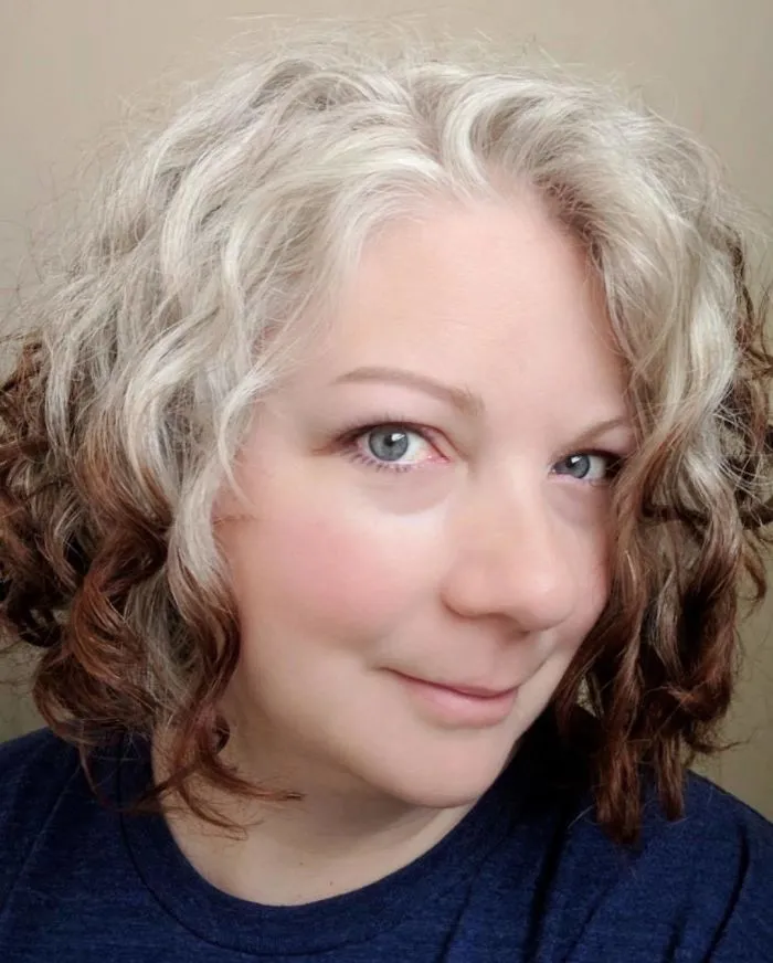 Estas 40 mujeres dejaron de teñirse el cabello, y tienen tan buen aspecto que te convencerán para hacer lo mismo