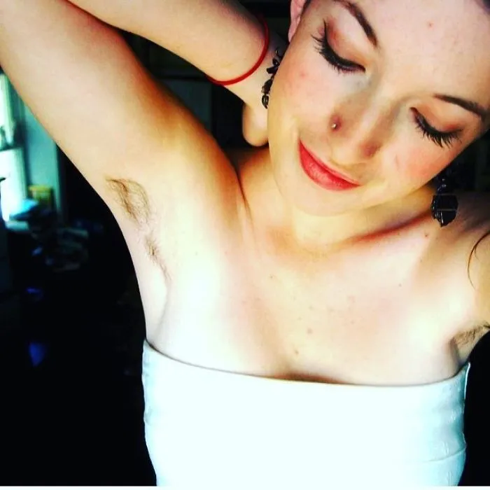 40 Mujeres que eligieron no depilarse por "Januhairy" y comparten fotos de sus progresos