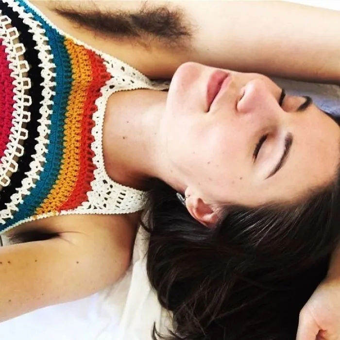 40 Mujeres que eligieron no depilarse por "Januhairy" y comparten fotos de sus progresos