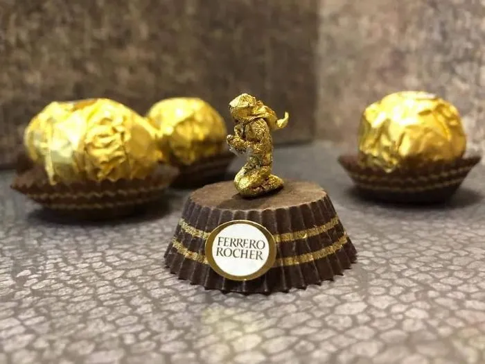 Chinese Artist Creates Tiny Sculptures Using Ferrero Rocher Packaging (28 Pics)