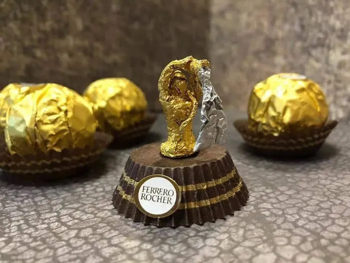 Chinese Artist Creates Tiny Sculptures Using Ferrero Rocher Packaging (28 Pics)