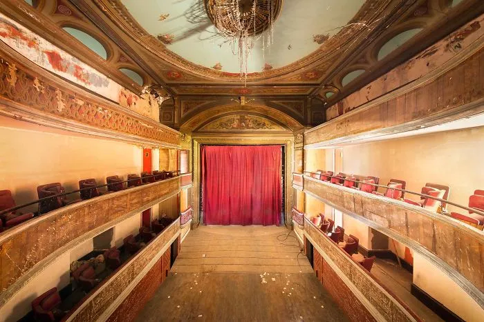 I Travel Europe To Capture The Remains Of Abandoned Theaters