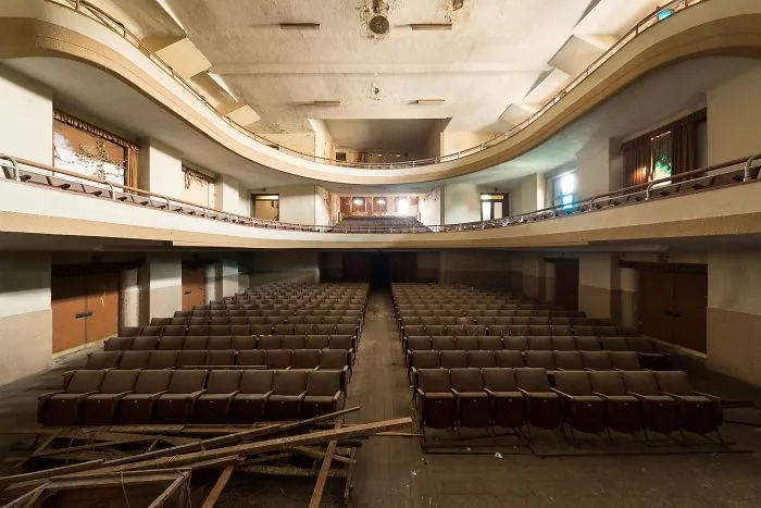I Travel Europe To Capture The Remains Of Abandoned Theaters