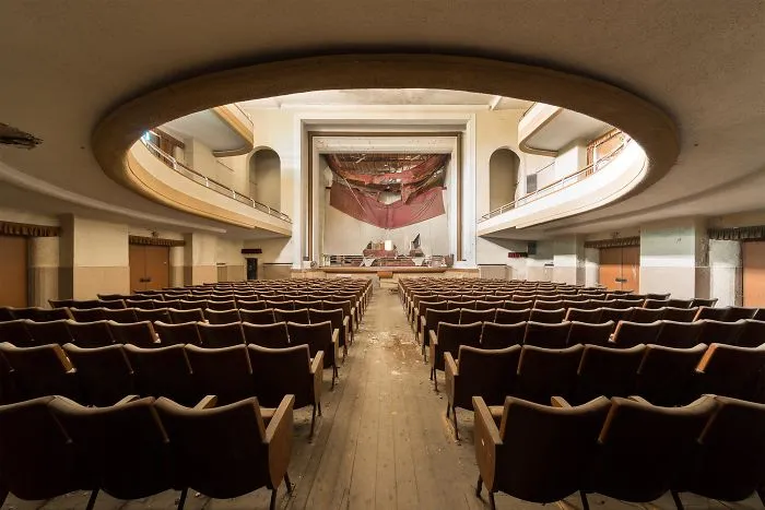 I Travel Europe To Capture The Remains Of Abandoned Theaters