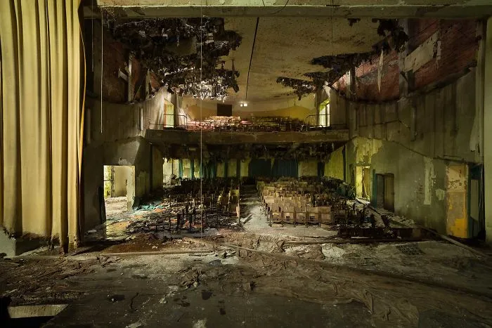 I Travel Europe To Capture The Remains Of Abandoned Theaters