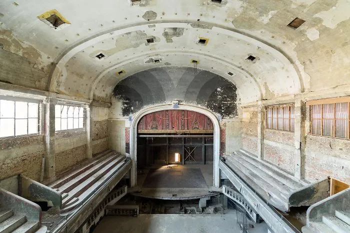 I Travel Europe To Capture The Remains Of Abandoned Theaters