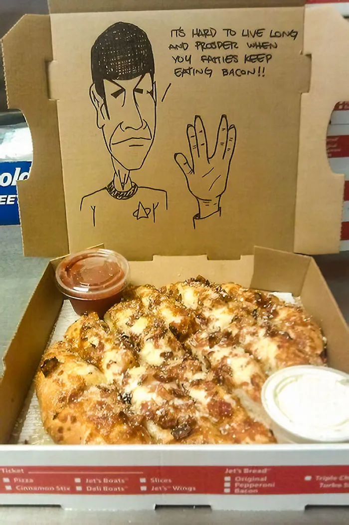 Les pedí que dibujaran algo de Star Trek : "Es difícil tener una larga vida y prosperidad cuando no dejáis de comer bacon, gordos"