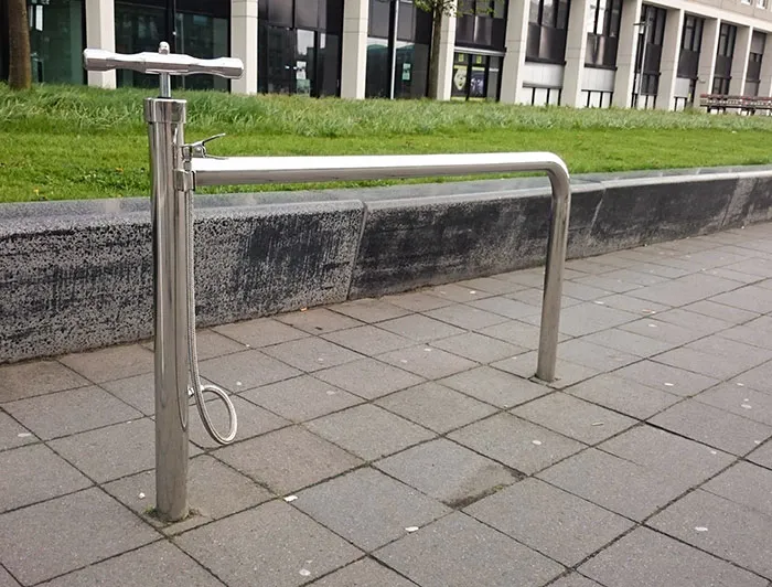 Aparcamiento para bicis con bomba incluída