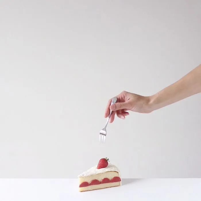 113k Instagram Followers Can't Get Enough Of These Minimalist Everyday-Object Photos By Thai Photographer