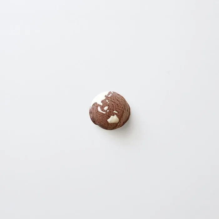 113k Instagram Followers Can't Get Enough Of These Minimalist Everyday-Object Photos By Thai Photographer