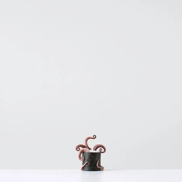 113k Instagram Followers Can't Get Enough Of These Minimalist Everyday-Object Photos By Thai Photographer