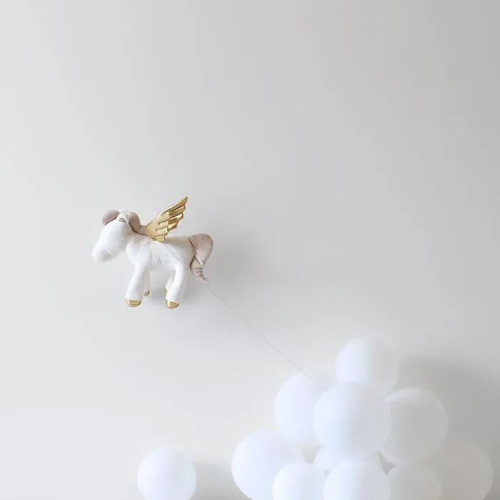 113k Instagram Followers Can't Get Enough Of These Minimalist Everyday-Object Photos By Thai Photographer