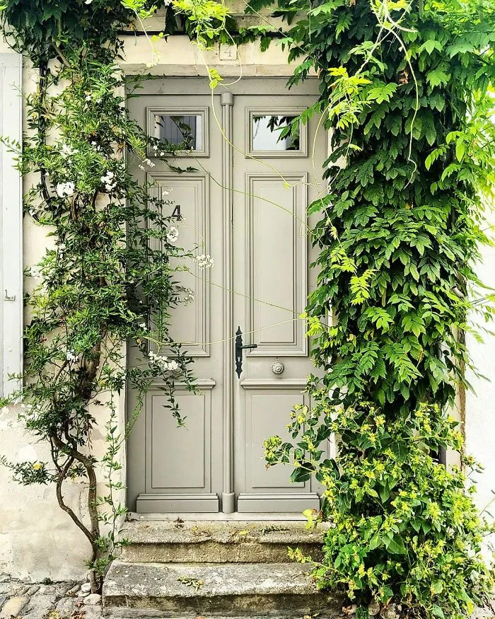 Woman Captures London's Most Beautiful Front Doors And They Look Straight Out Of A Wes Anderson Movie