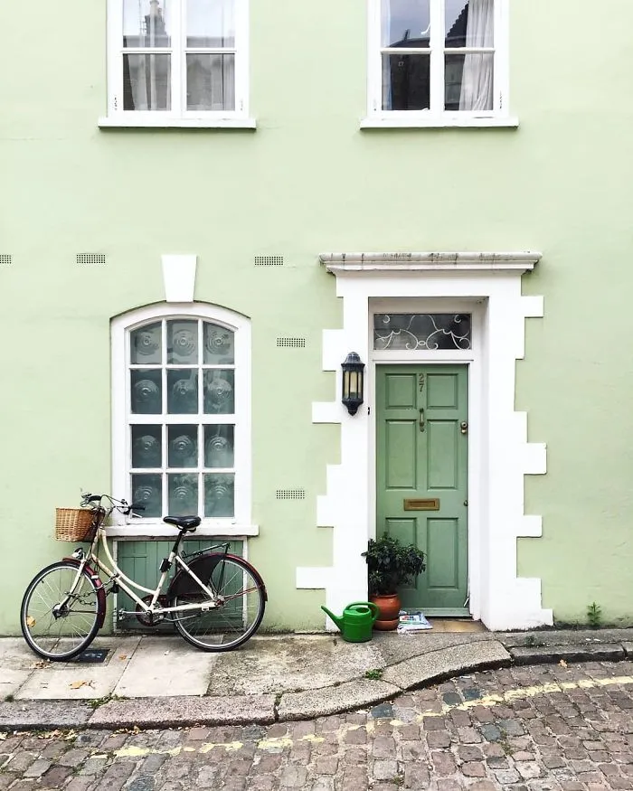 Woman Captures London's Most Beautiful Front Doors And They Look Straight Out Of A Wes Anderson Movie