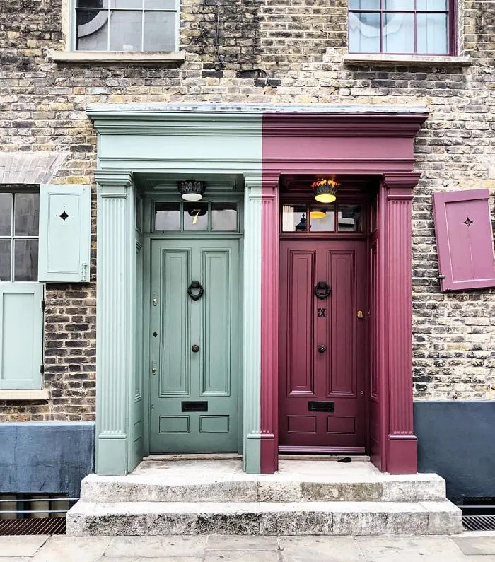 Esta mujer capta las puertas más bellas de Londres, y parecen salidas de una película de Wes Anderson