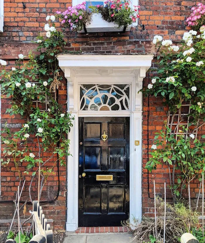 Woman Captures London's Most Beautiful Front Doors And They Look Straight Out Of A Wes Anderson Movie