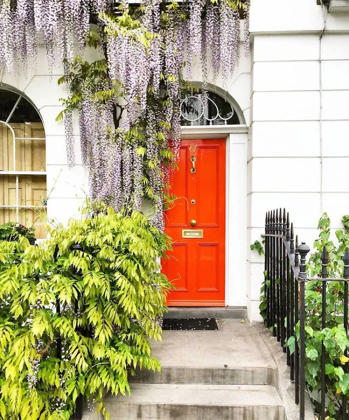 Esta mujer capta las puertas más bellas de Londres, y parecen salidas de una película de Wes Anderson