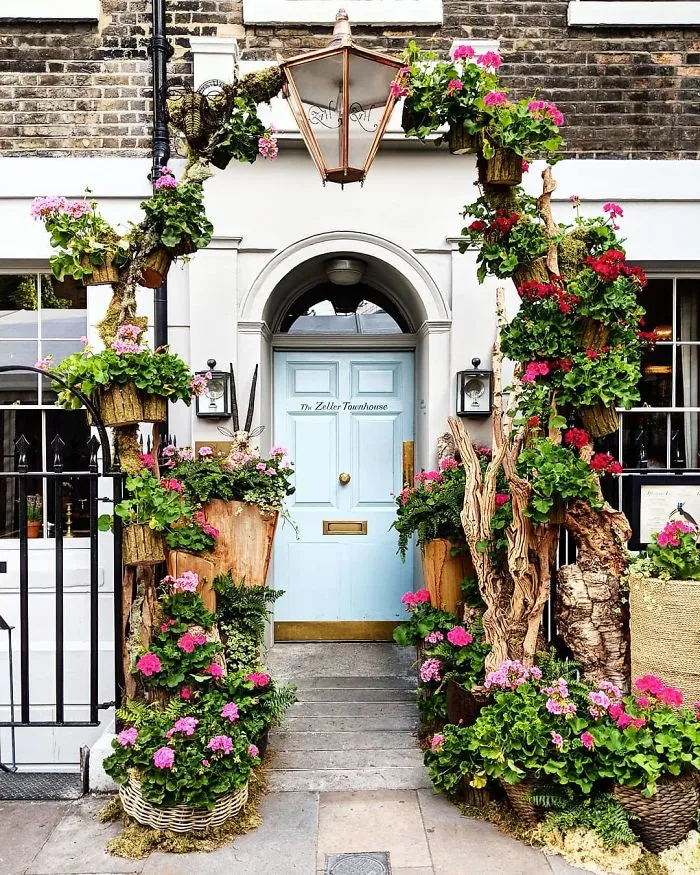Esta mujer capta las puertas más bellas de Londres, y parecen salidas de una película de Wes Anderson