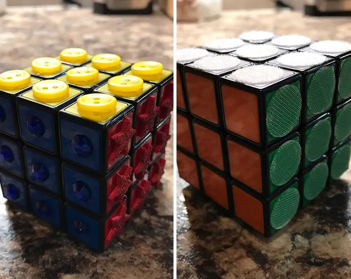 Cubo de Rubik adaptado para invidentes