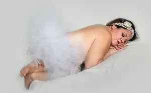 I Asked My 34-Year-Old Friend To Pose For A Newborn Photo Session