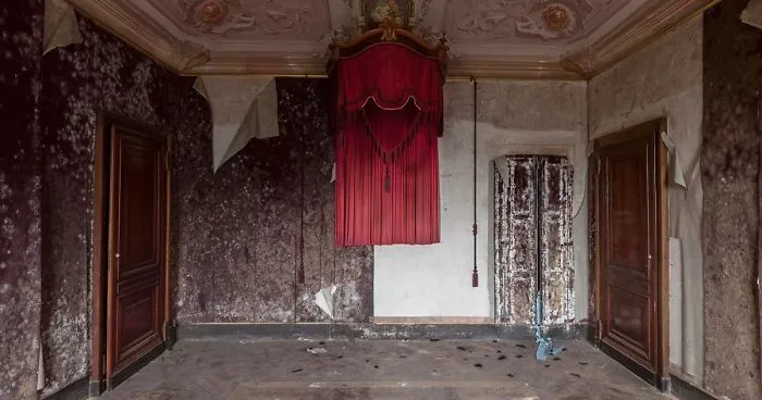 50 Photos Of Eerie Abandoned Sites That I Took While Traveling Through Italy