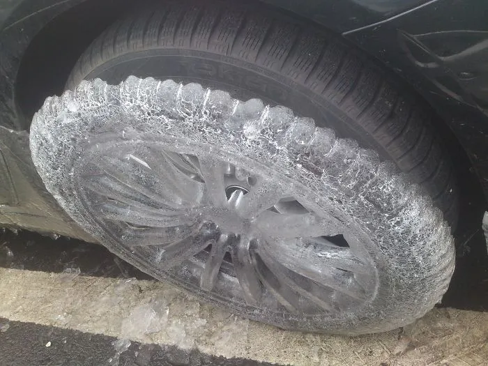 Tras dos días con lluvia engelante, ha salido este molde 