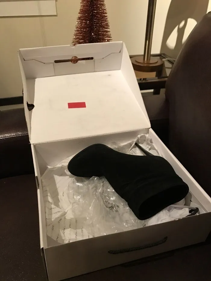 Encargué estas botas al 50% y solo me llegó una