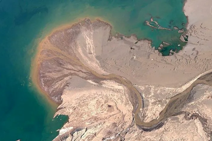 Guy Shares 30 Of His Most Interesting Finds On Google Earth