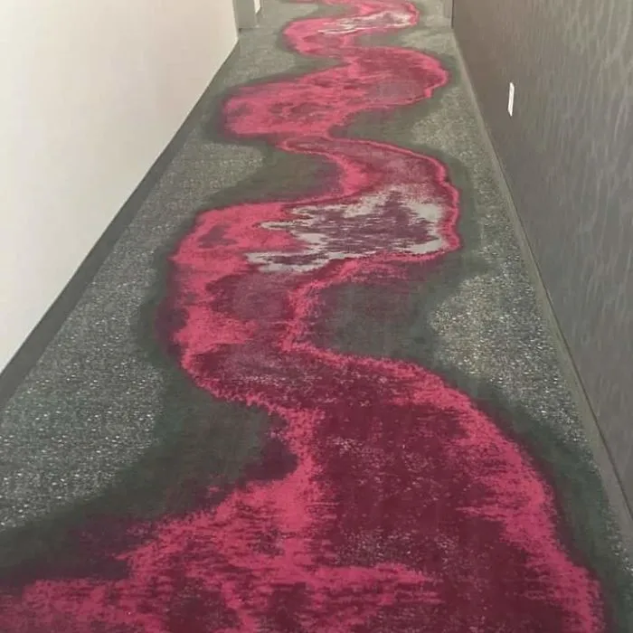 La alfombra del hotel