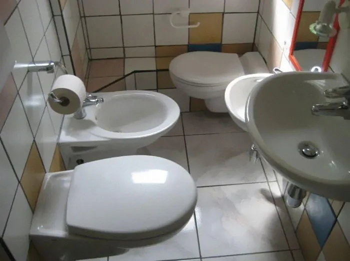 That Feeling When You Enter A Bathroom And Literally Don’t Know Where To Start