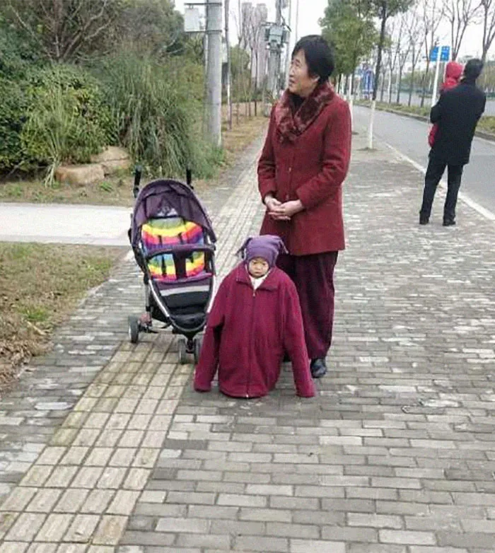 "Vivo en China y veo las cosas más ridículas, como estas personas que no tienen ni idea de lo que llevan"