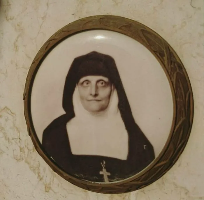30 Fotos fascinantes que encontré en tumbas antiguas de cementerios italianos