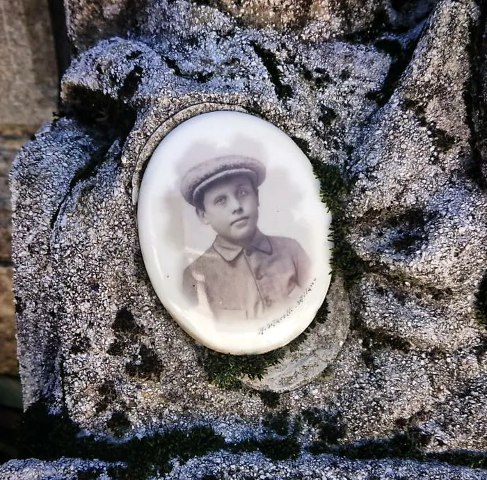 30 Fotos fascinantes que encontré en tumbas antiguas de cementerios italianos