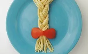 Russian Artist Transforms Everyday Objects Into "Something Else"