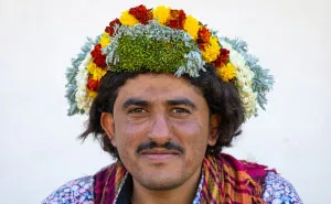 On My Trip To Saudi Arabia, I Met Male Members Of The Qahtan Tribe - Flower Men