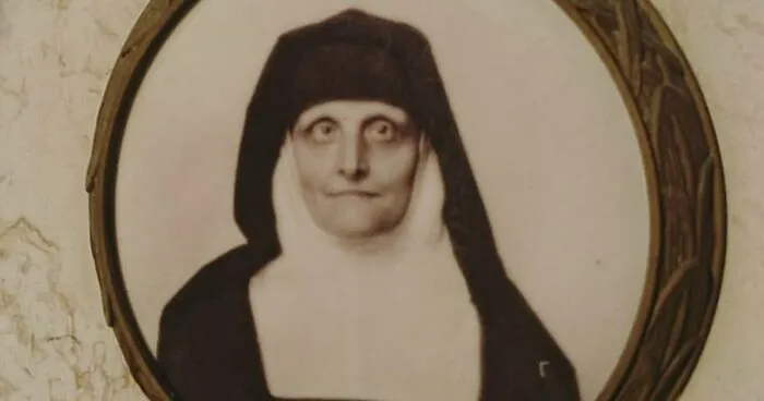 30 Photos Of Fascinating Photographs I Found On Old Tombstones In Italian Cemeteries