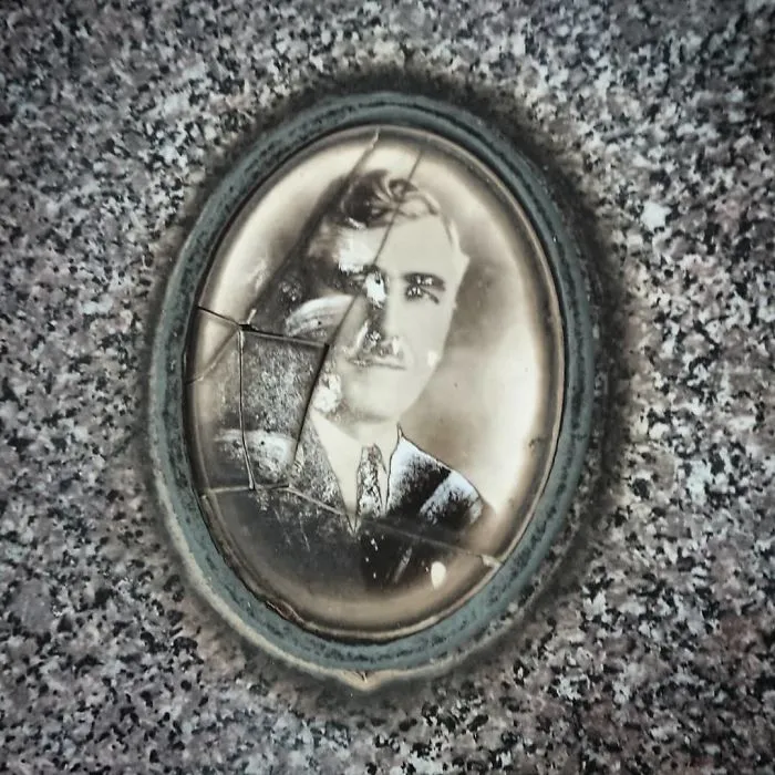 30 Fotos fascinantes que encontré en tumbas antiguas de cementerios italianos