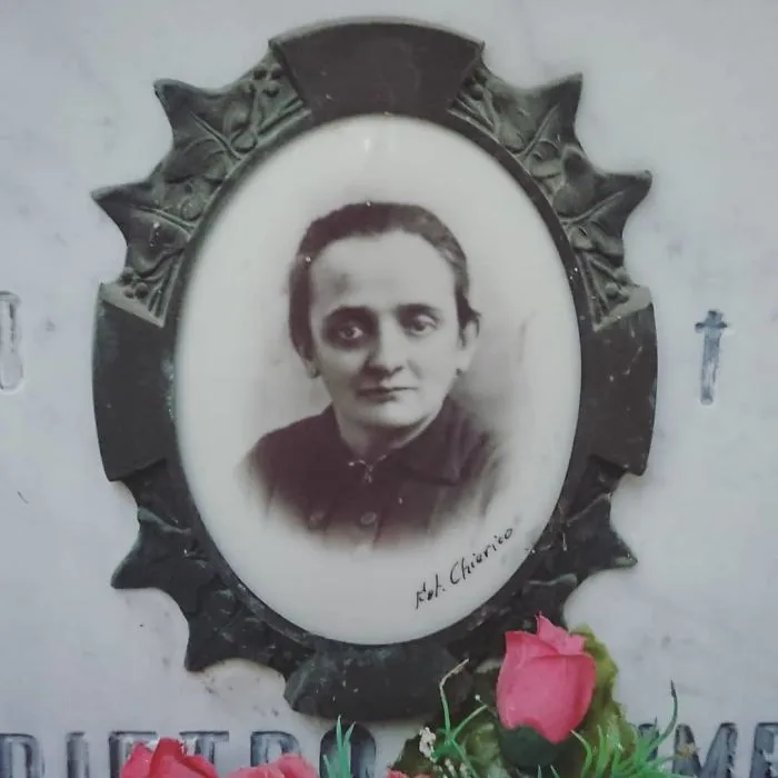 30 Fotos fascinantes que encontré en tumbas antiguas de cementerios italianos