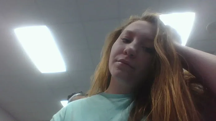 Gorgeous Girl Thinks Shes Ugly... What Do You Say?