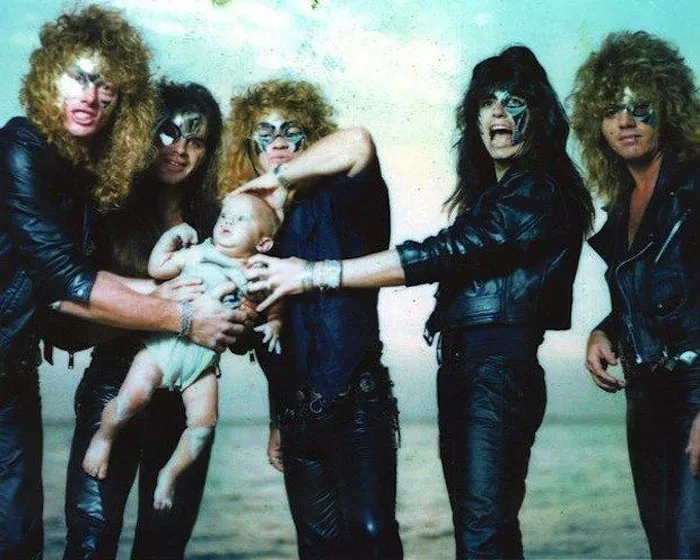 38 Extrañas fotos de bandas metaleras tan horribles que son geniales