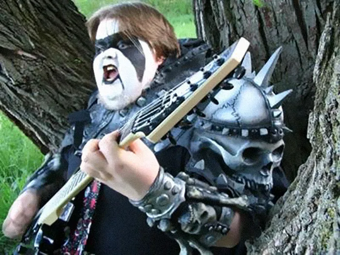 38 Extrañas fotos de bandas metaleras tan horribles que son geniales